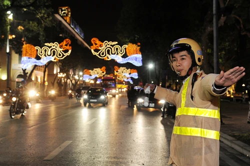 Hình ảnh Công an Hà Nội ngày càng đẹp lên trong mắt người dân