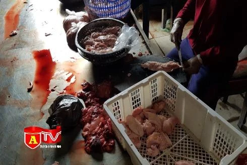 Cận cảnh 2 tấn mỡ lợn siêu rẻ không rõ nguồn gốc