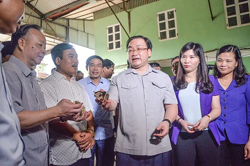 Bí thư Thành ủy Hà Nội: "Thắt lưng buộc bụng" để đầu tư hạ tầng, tạo động lực phát triển