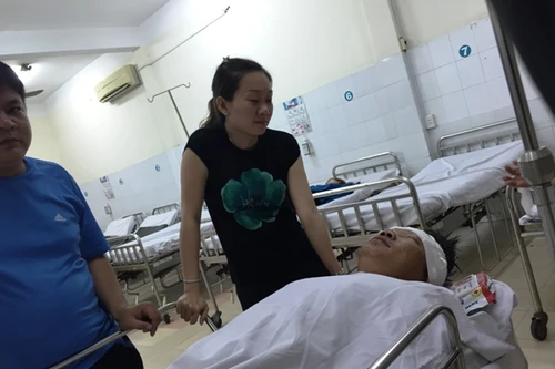 Côn đồ xông vào bệnh viện chém người có mâu thuẫn với bác sỹ