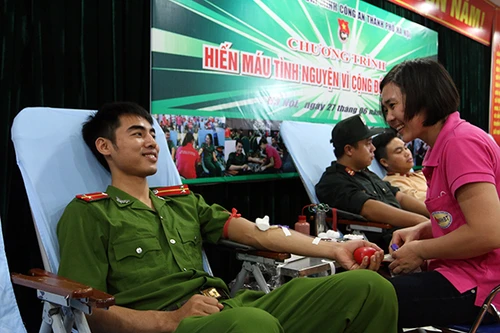 Tuổi trẻ Công an Thủ đô hiến máu vì cộng đồng: Một giọt máu cho đi...