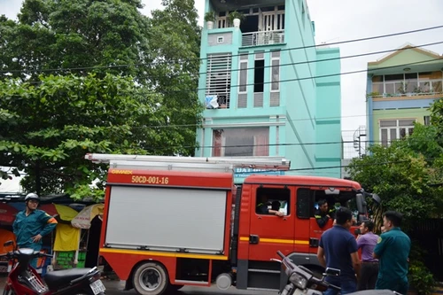 Ngáo đá vác dao chém Công an phường rồi phóng hỏa đốt nhà