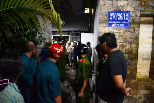 Căn nhà trong hẻm bốc cháy, cụ bà hơn 70 tuổi nhập viện