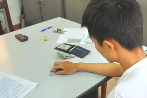 Dùng ảnh "nóng" tống tiền tình cũ để "nuôi" tình mới