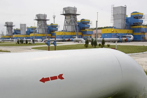 Mở chiếc van khí đốt