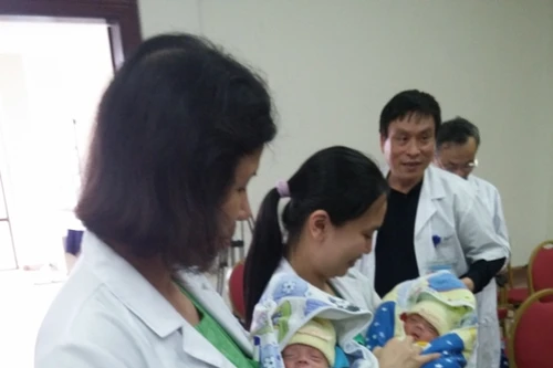 Kỳ tích nuôi dưỡng thành công cặp song thai sinh non 24 tuần