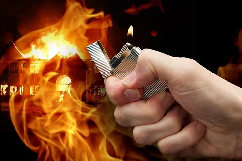 Nữ nhân viên 19 tuổi định phóng hỏa đốt nhà dưỡng lão