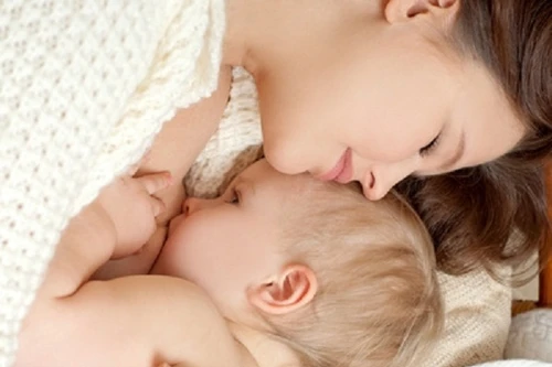 Lợi ích tuyệt vời của sữa mẹ đối với trẻ sinh non