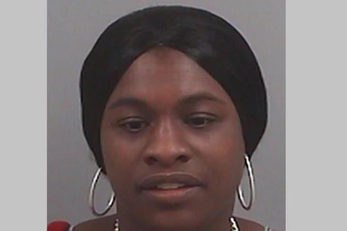 Mâu thuẫn, đổ cả nồi súp đang sôi vào đầu bạn trai 