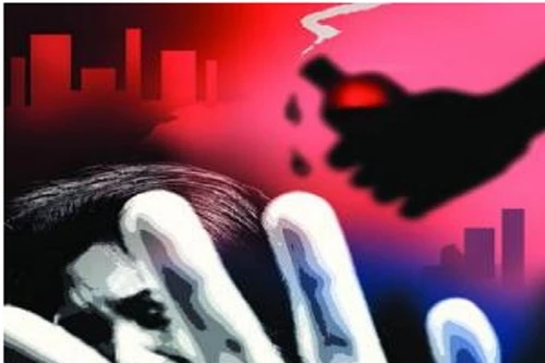 Chồng tạt axít vợ sau khi cãi vã 