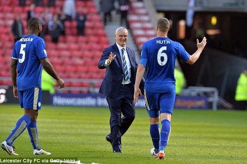 "Ngựa ô" Leicester đi vào lịch sử