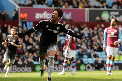 Pato "nổ súng" trong lần trình diễn đầu tiên với Chelsea