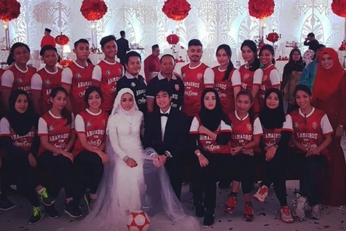 Fan cuồng của Arsenal tổ chức đám cưới độc đáo