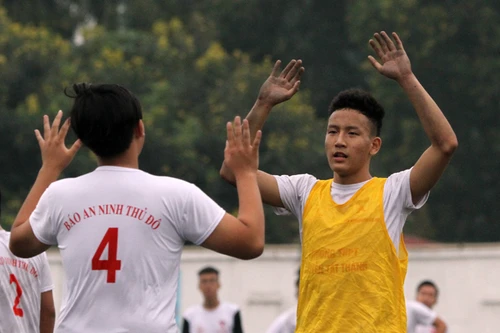 Cựu binh tỏa sáng, THPT Nguyễn Tất Thành giành vé xứng đáng