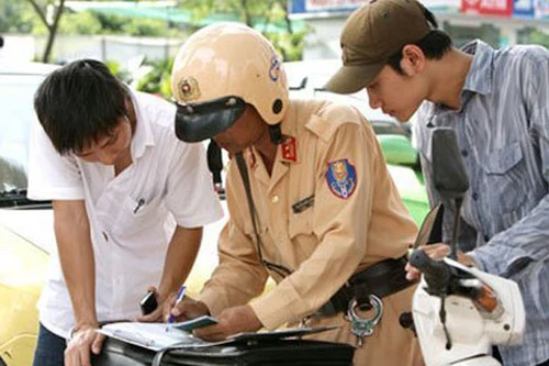 Bố đứng tên đăng ký xe, con sử dụng có bị phạt hay không?