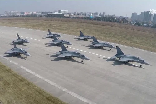 Trung Quốc ký 'thỏa thuận lịch sử' với UAE về máy bay huấn luyện L-15