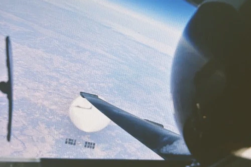 Trinh sát cơ U-2 của Mỹ bay trên đầu khí cầu Trung Quốc