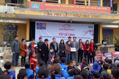 "Tết sẻ chia" đến với người dân vùng cao Hà Giang