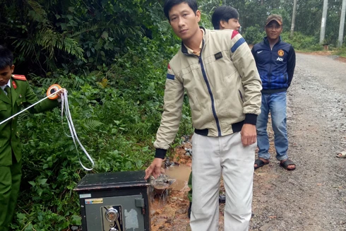 Quảng Ngãi: Kỹ sư thủy điện trộm két sắt của công ty