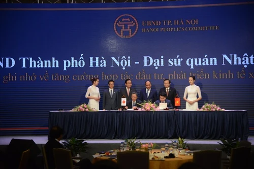 Hà Nội ký kết hàng loạt chương trình hợp tác phát triển