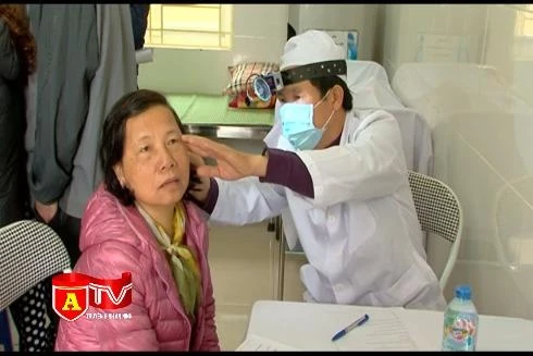 Nhân dân phấn khởi được khám, lập hồ sơ điện tử về sức khỏe 