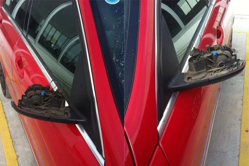 Chủ quan khi đi chúc Tết du Xuân, nhiều chủ xe ôtô bị trộm mất gương