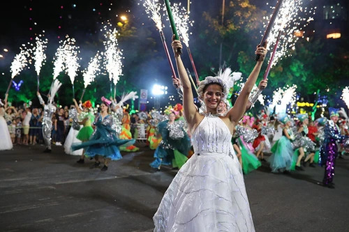 Carnival đường phố DIFF 2019 tiếp tục khuấy động không gian phố đêm Đà Nẵng