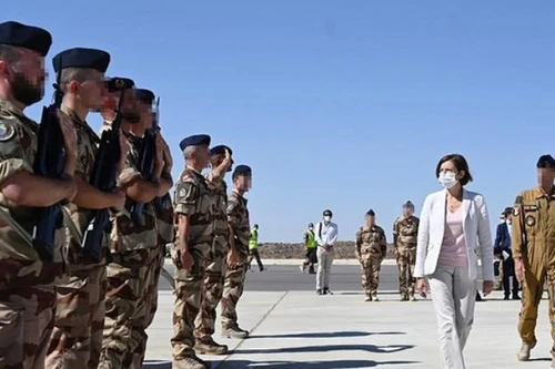 Pháp bắt giữ một sĩ quan quân đội cấp cao bị tình nghi làm gián điệp