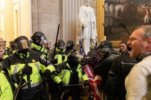 Cảnh sát Đồi Capitol phủ nhận tin một sĩ quan thiệt mạng sau vụ bạo loạn ở tòa Quốc hội
