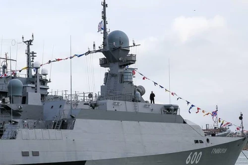 Tàu chiến Nga tiêu diệt thành công mục tiêu trên không của kẻ thù giả định