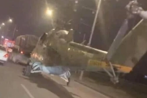 Trực thăng chiến đấu Mi-24 xuất hiện ở Yerevan vào ban đêm