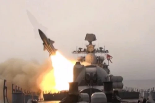 Tàu chiến Nga và Iran nã pháo tiêu diệt nhiều mục tiêu trong diễn tập