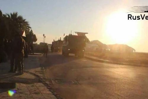 Quân tiếp viện và thiết bị hạng nặng của Nga đến căn cứ chiến lược ở Đông Bắc Syria