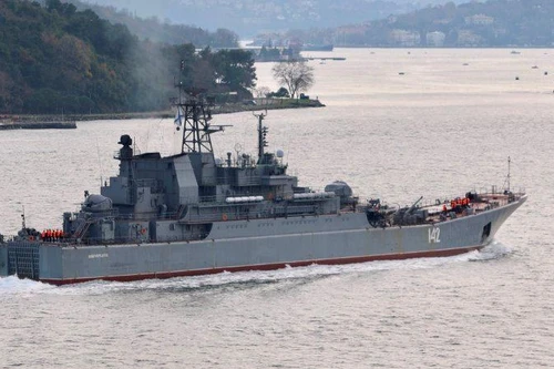 Tàu chiến Nga chở đầy xe tăng thẳng tiến đến Syria