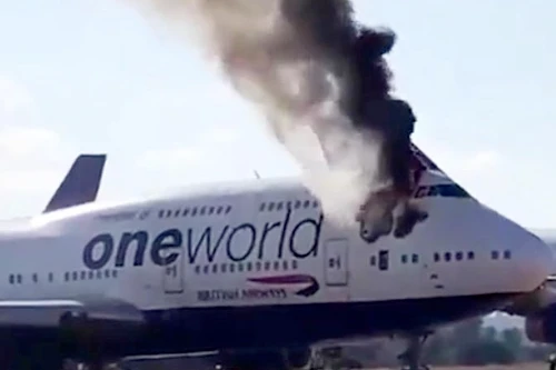 Máy bay Boeing 747 đã nghỉ hưu của Anh bất ngờ bốc cháy 