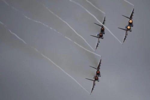 [ẢNH] Chỉ trong vài giờ, không quân Nga tiến hành hơn 30 cuộc không kích ở Trung Syria