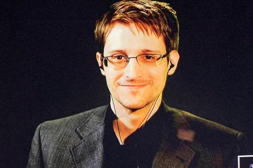 Snowden sắp lên chức cha, em bé sẽ được nhập quốc tịch Nga