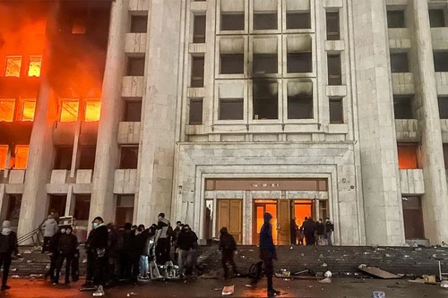 Bạo loạn Kazakhstan: Súng nổ trên Quảng trường Cộng hòa, CSTO điều quân can thiệp 