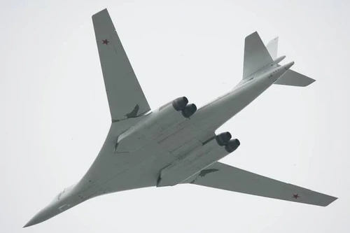 Hai máy bay Tu-160 hoàn thành chuyến bay dài 14 giờ trên Biển Barents và Biển Bạch Hải