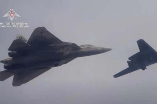 Su-57 Nga sẽ điều khiển 4 UAV S-70 Okhotnik cùng lúc