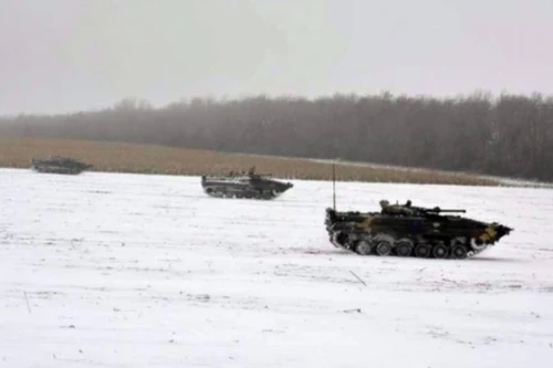 Tổng thống Ukraine kiểm tra tình trạng chiến đấu, sẵn sàng tham chiến ở Donbass?