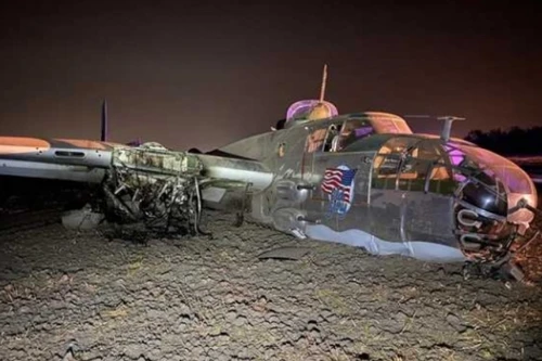 Máy bay ném bom B-25 Mỹ rơi vào ban đêm ở California