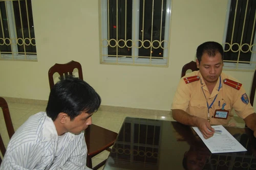 Đi xe không giấy tờ, tàng trữ ma túy