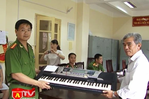 Công an quận Nam Từ Liêm trao trả tài sản bị mất cắp cho nhà thờ