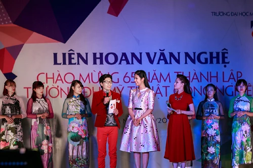 Hoa hậu Ngọc Hân mang “Trái tim hồng” về trường cũ