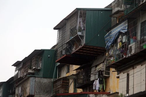 Hà Nội di dời khẩn cấp người dân khỏi các chung cư có nguy cơ sập đổ