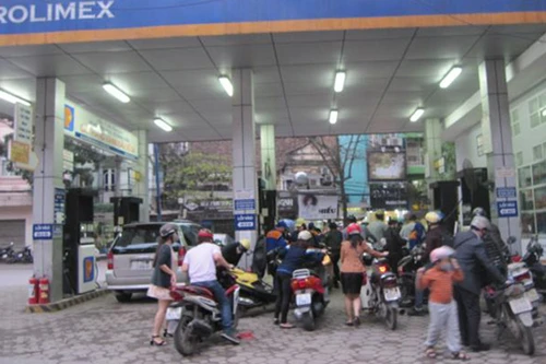 Giảm 961 đồng/lít, giá xăng xuống thấp kỷ lục