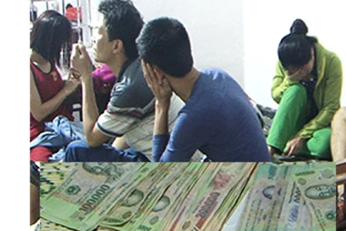 Bắt quả tang 10 đối tượng tổ chức đánh bạc, thu giữ trên 100 triệu đồng