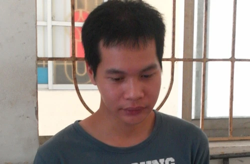 Lên cơn điên, con trai sát hại mẹ trong phòng ngủ