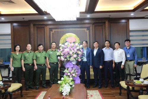 Công an Hà Nội tri ân, chúc mừng Ngày Nhà giáo Việt Nam